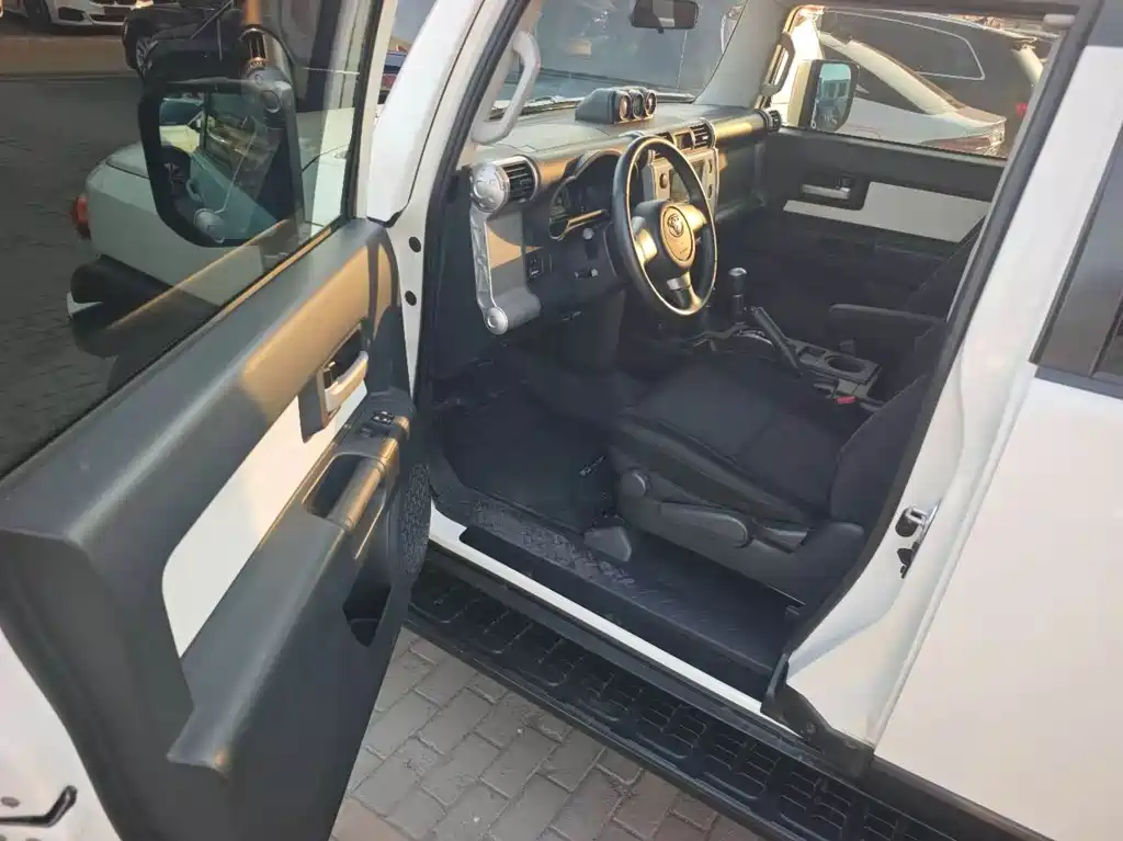 Toyota FJ Cruiser — миниатюра 9