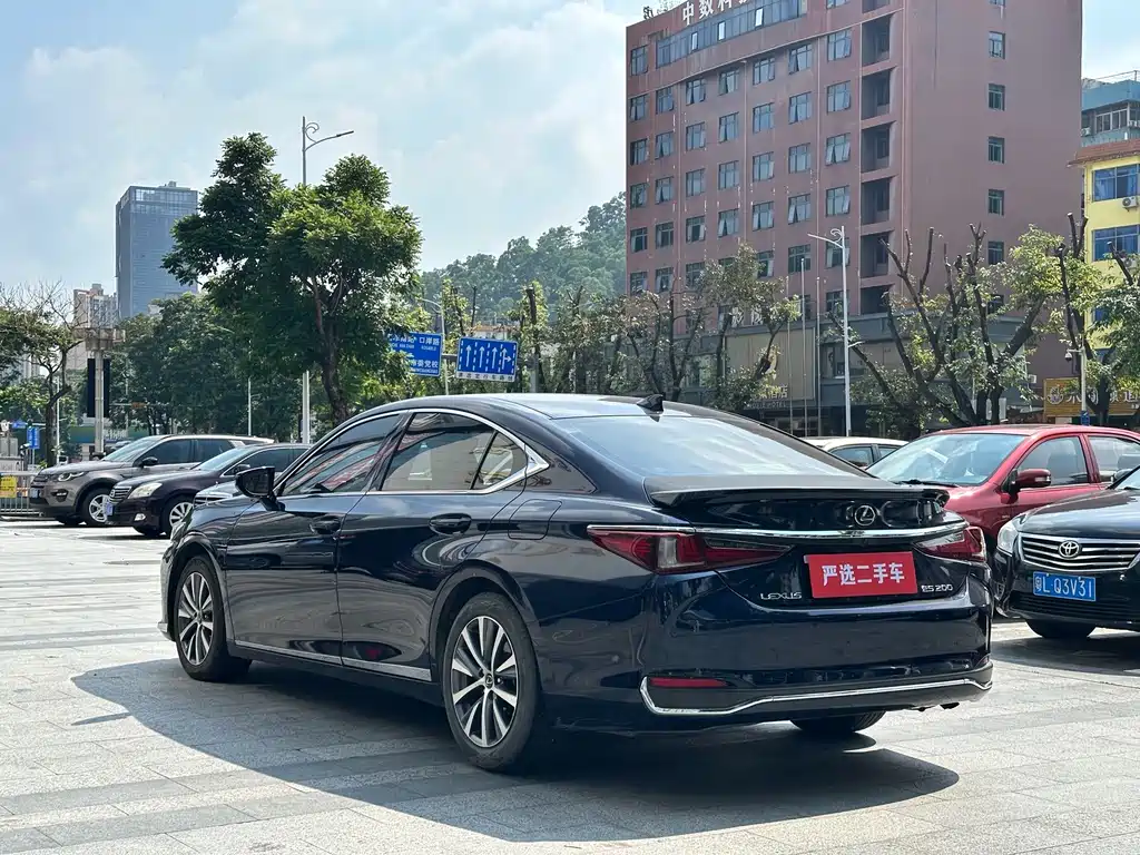 Lexus ES — миниатюра 8
