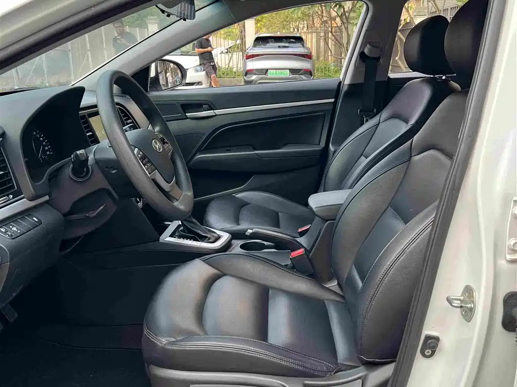 Hyundai Elantra — миниатюра 4