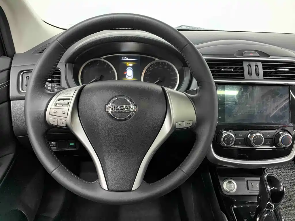 Nissan Tiida — миниатюра 11