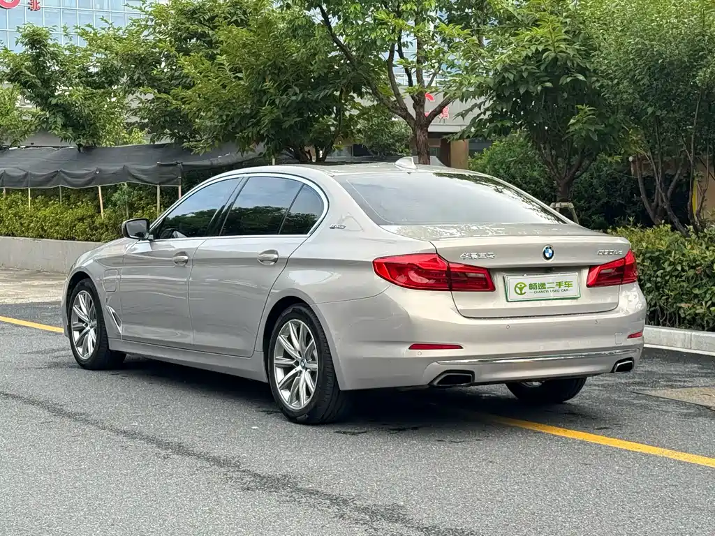BMW 5 Series New Energy — миниатюра 6