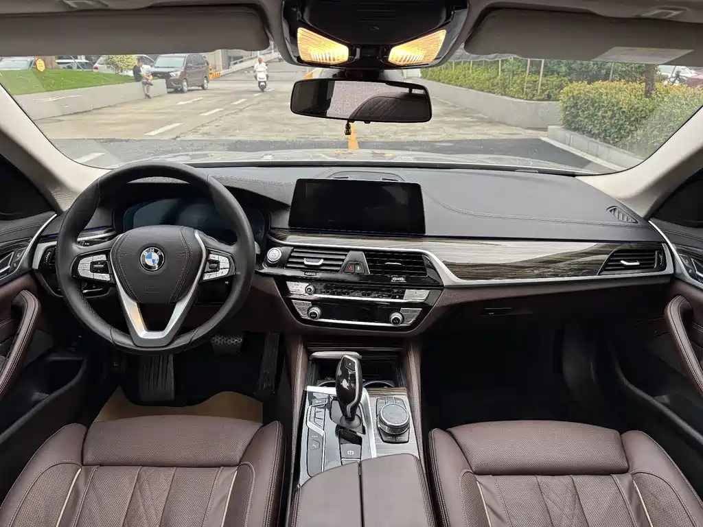 BMW 5 Series New Energy — миниатюра 15