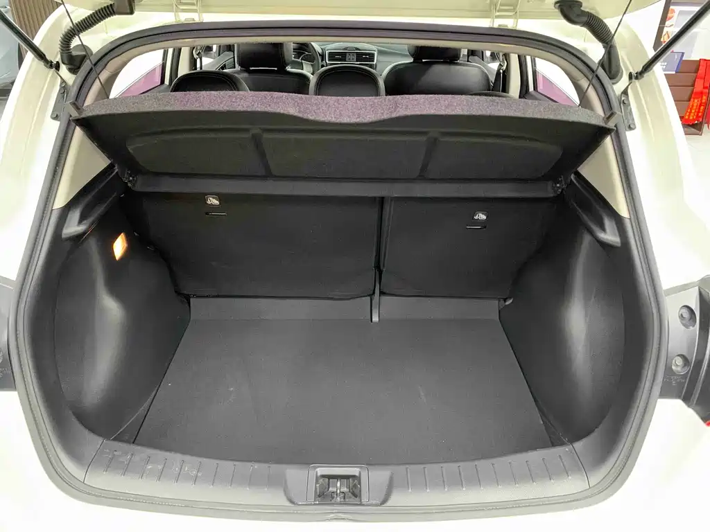 Nissan Tiida — миниатюра 15