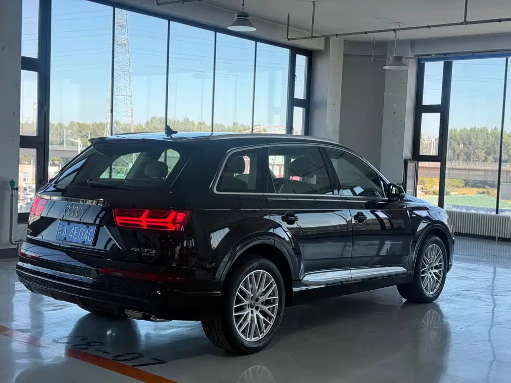 Audi Q7 — миниатюра 4