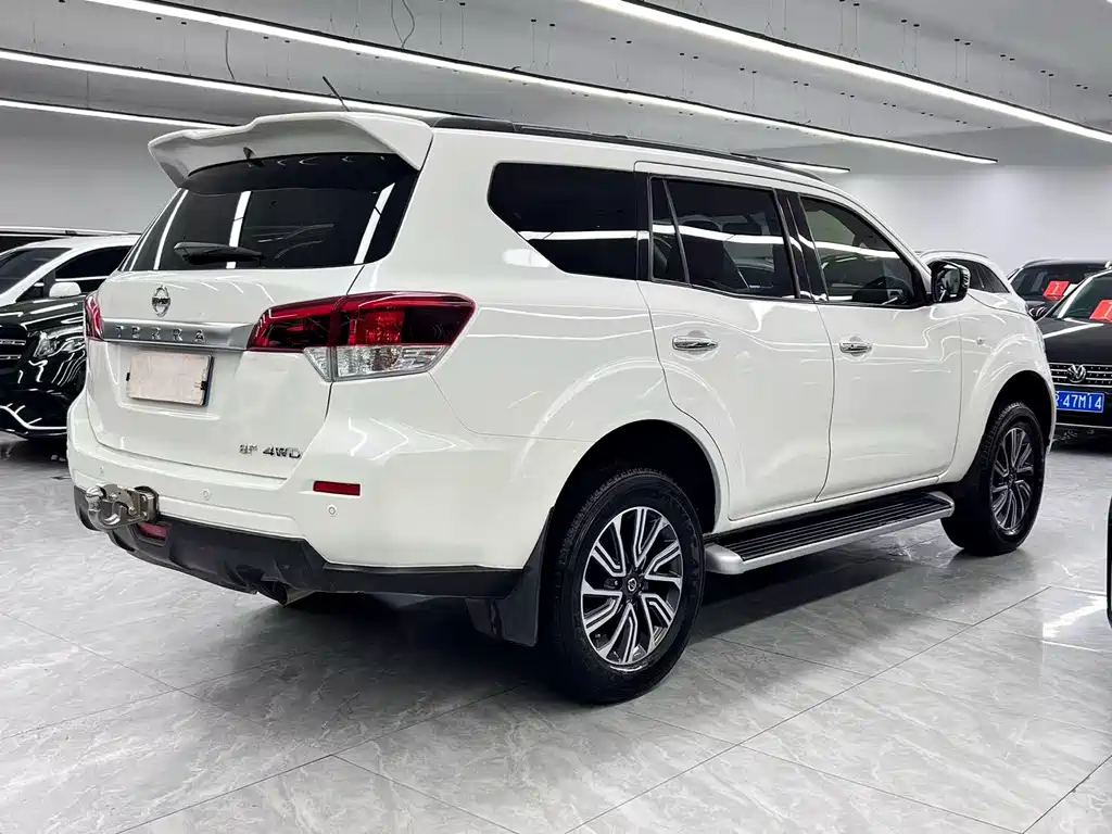Nissan Terra — миниатюра 6