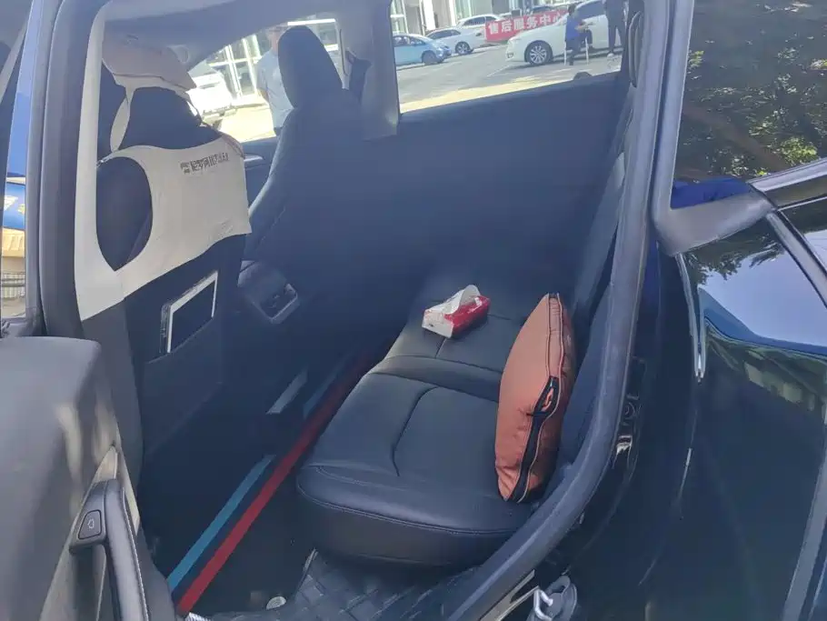 Tesla Model Y — миниатюра 11