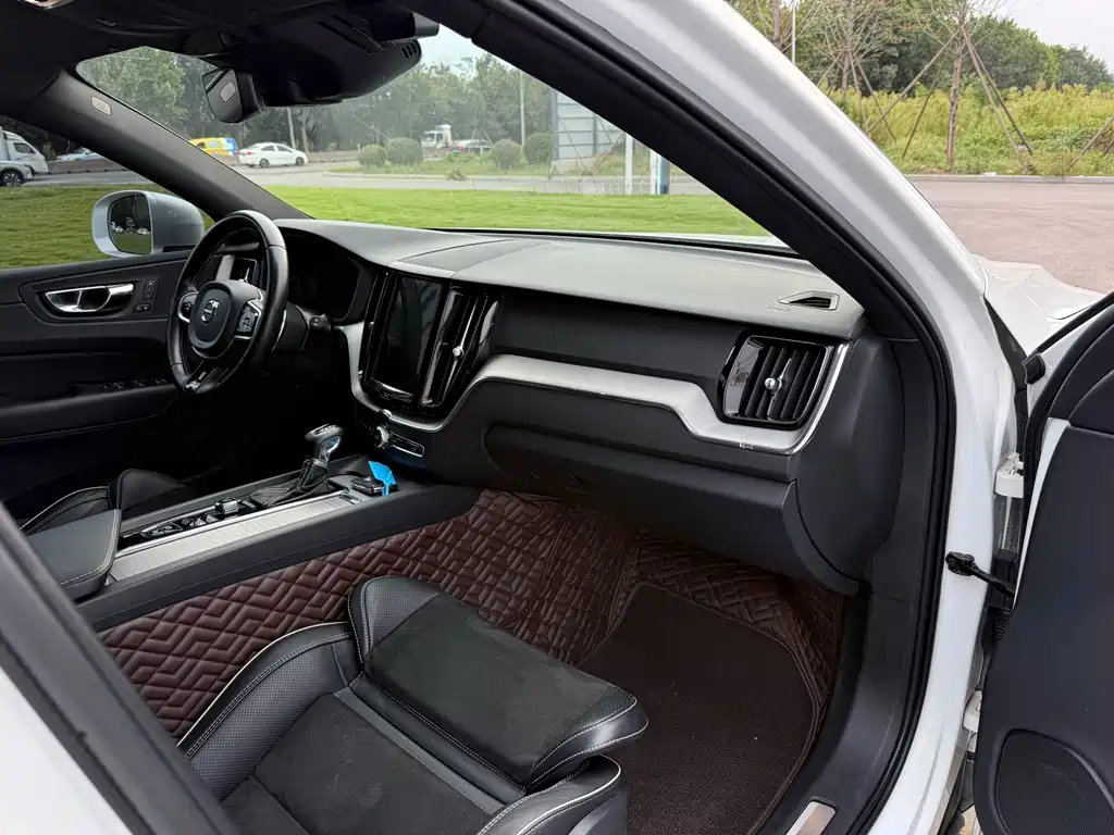 Volvo XC60 — миниатюра 16