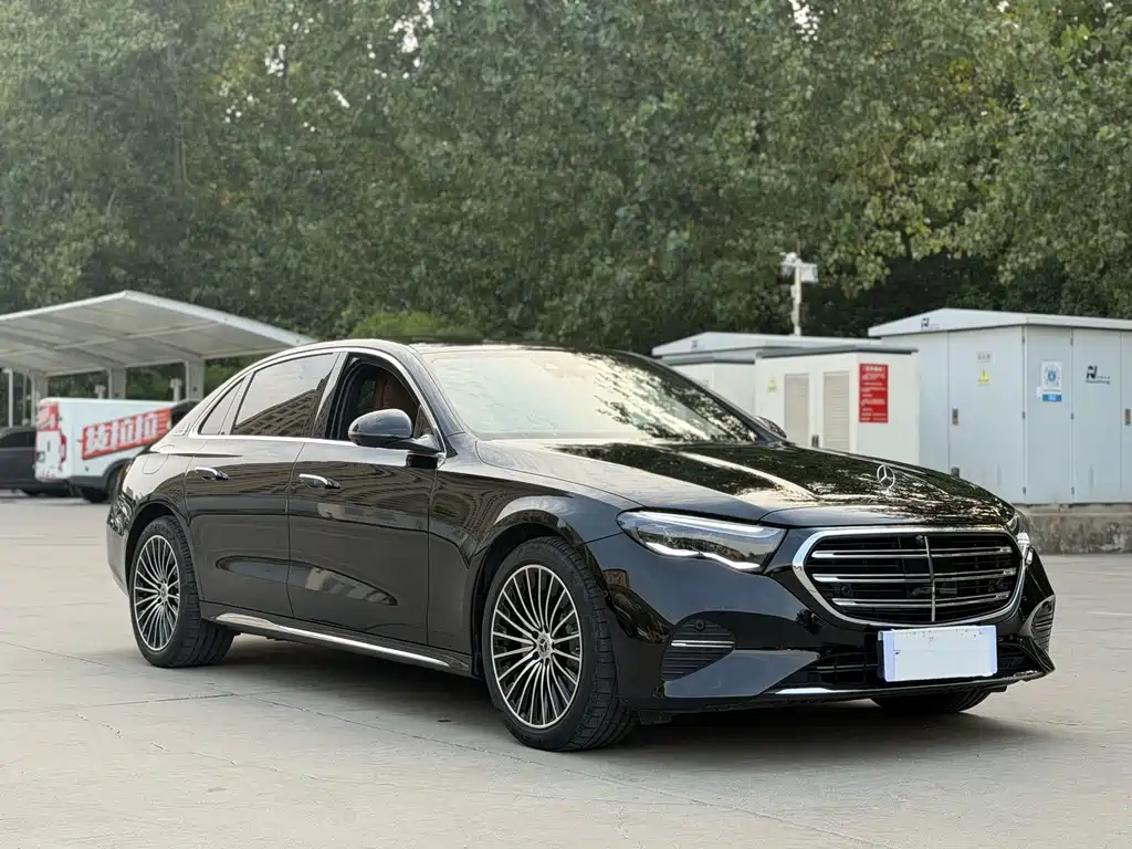 Mercedes-Benz E-Class — миниатюра 3