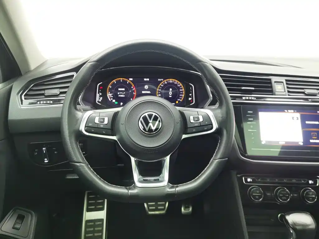 Volkswagen Tiguan L — миниатюра 11