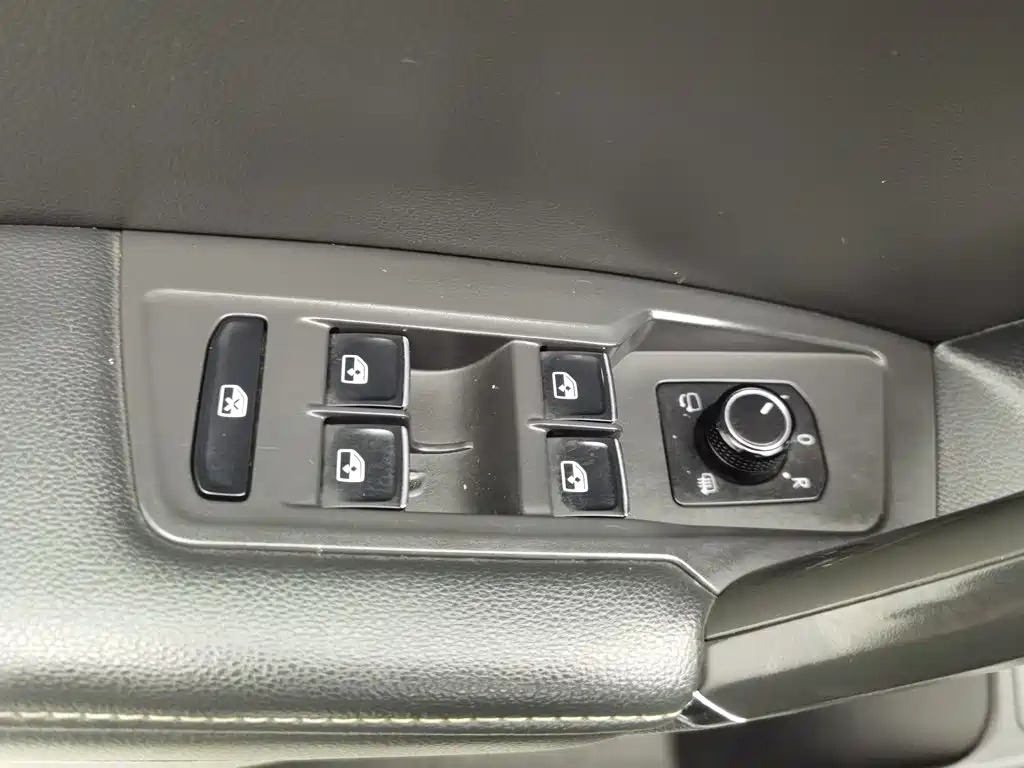 Volkswagen Tiguan L — миниатюра 9
