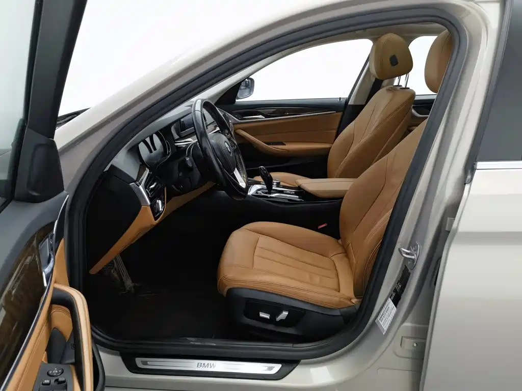 BMW 5 Series — миниатюра 10