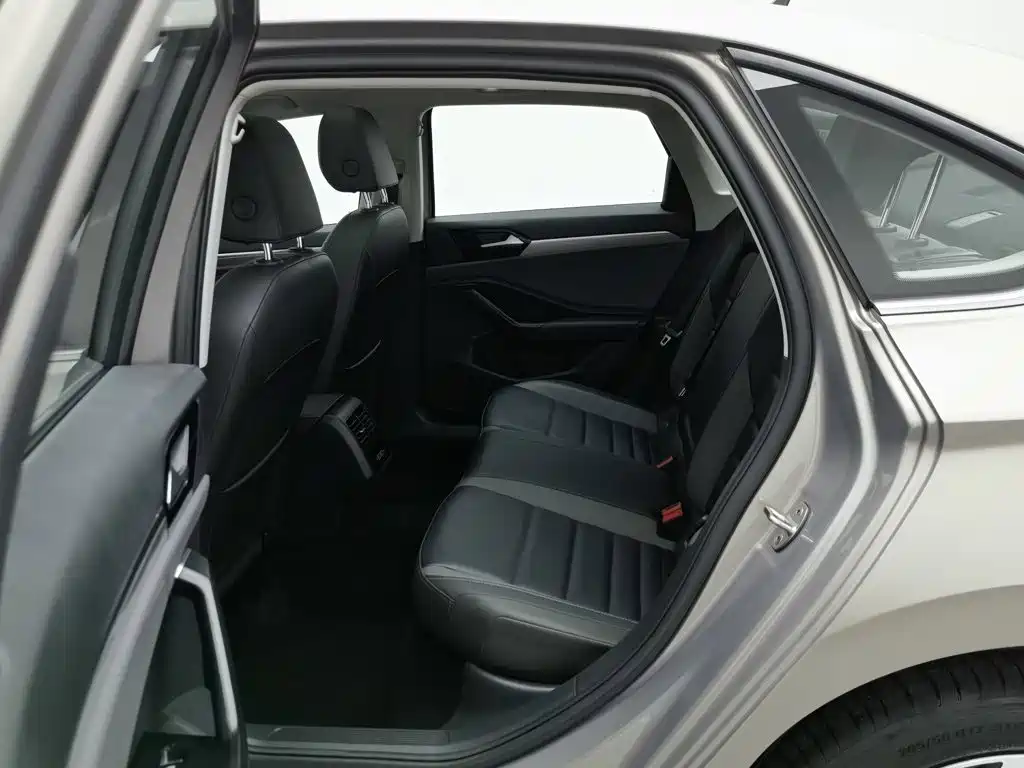 Volkswagen Sagitar — миниатюра 15