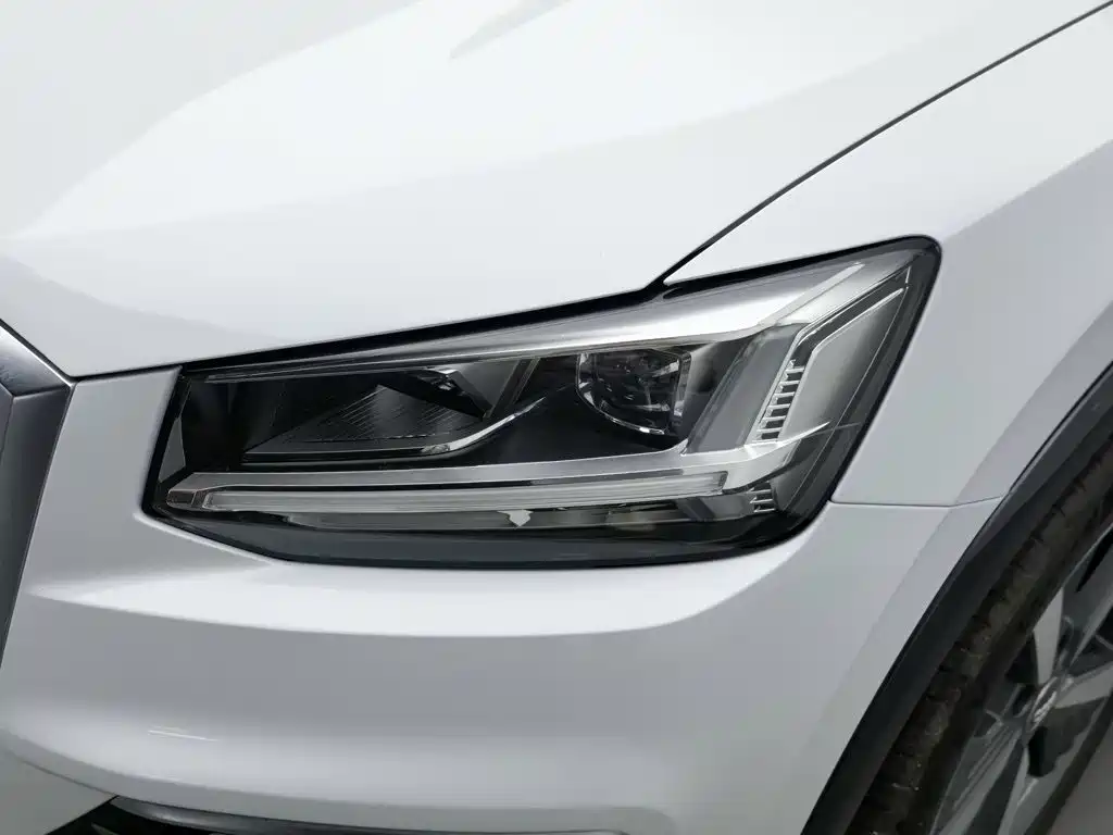 Audi Q2L e-tron — миниатюра 7