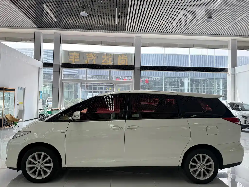Toyota Previa — миниатюра 3