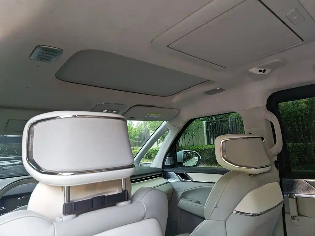 Volvo EM90 — миниатюра 14