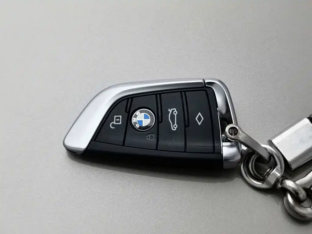 BMW 5 Series — миниатюра 19