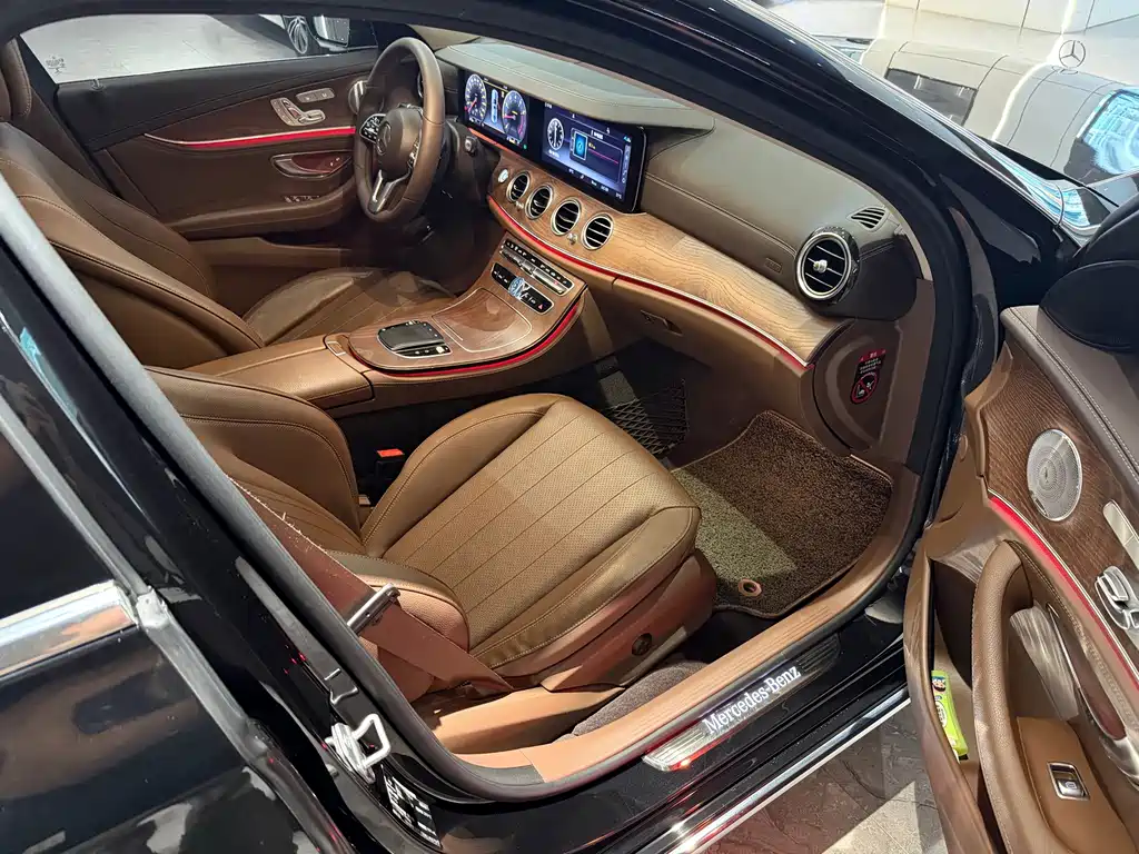 Mercedes-Benz E-Class — миниатюра 9