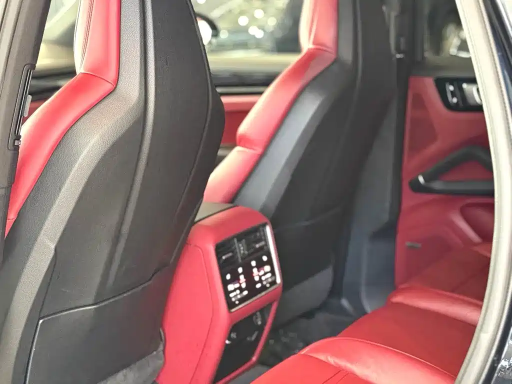 Porsche Cayenne — миниатюра 8