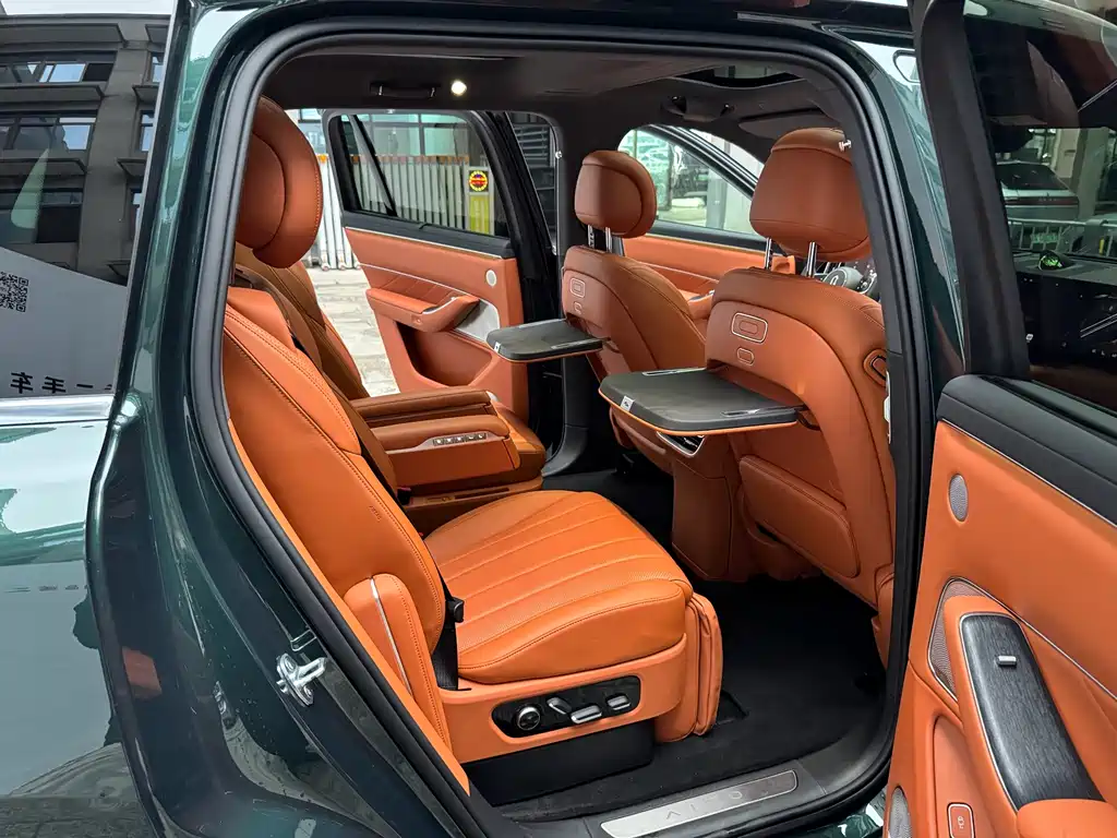 AITO ASK THE WORLD M8