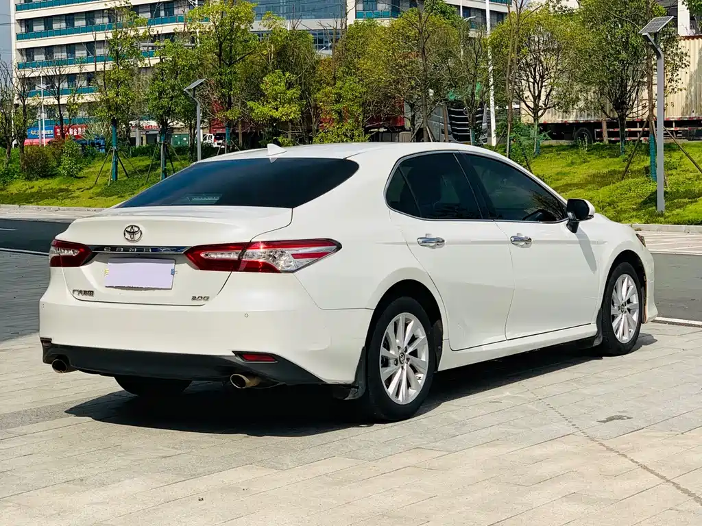 Toyota Camry — миниатюра 7