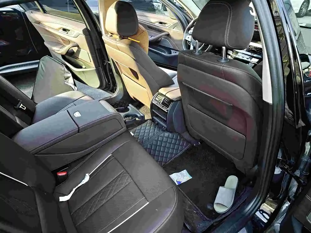 BMW 5 Series — миниатюра 9