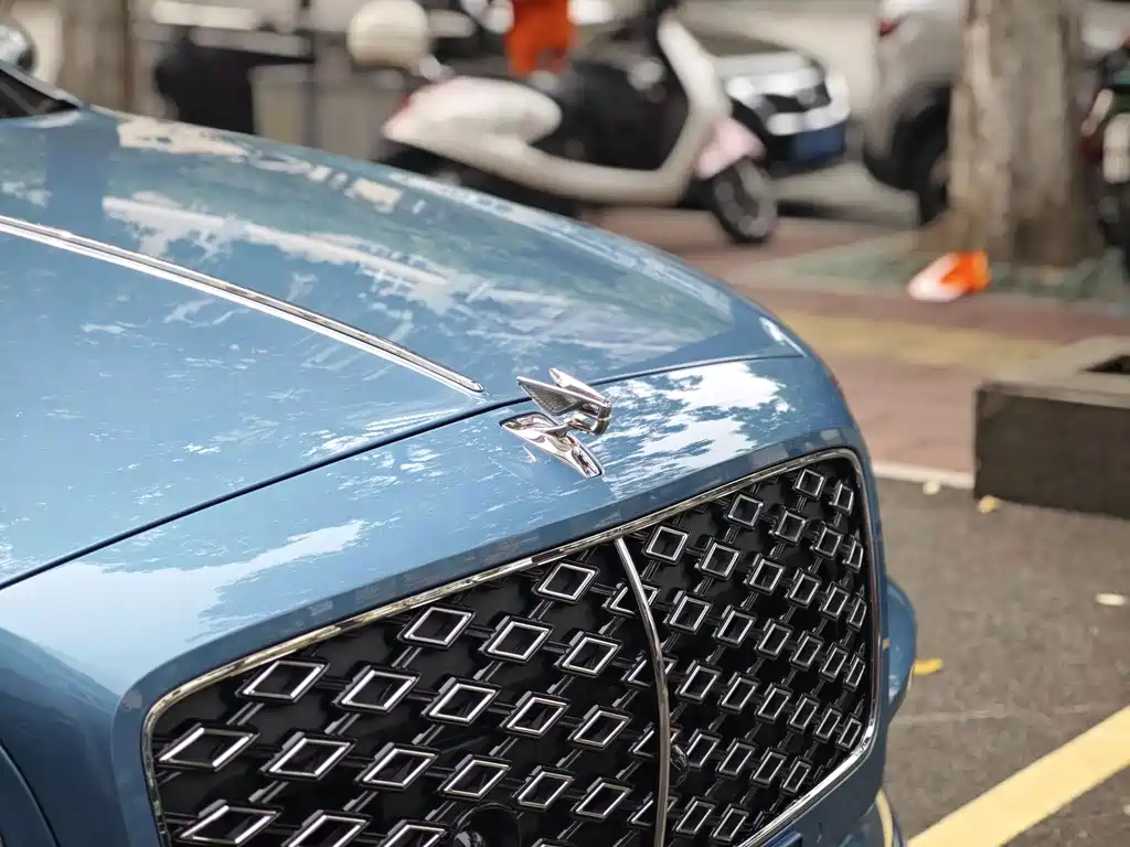 Bentley Flying Spur PHEV — миниатюра 4