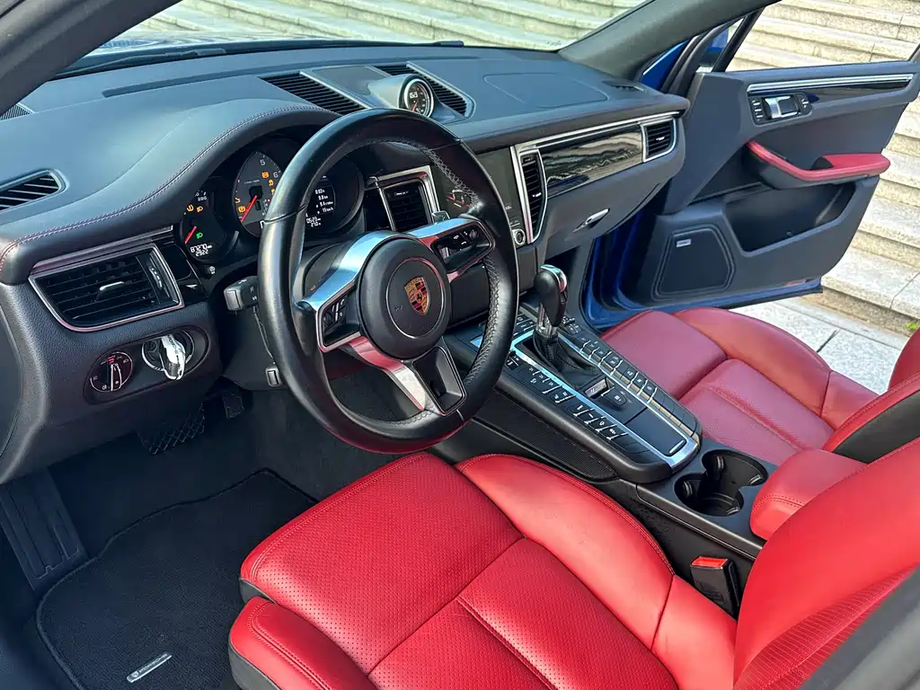 Porsche Macan — миниатюра 11