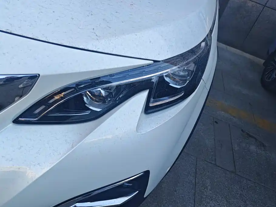 Peugeot 5008 — миниатюра 5