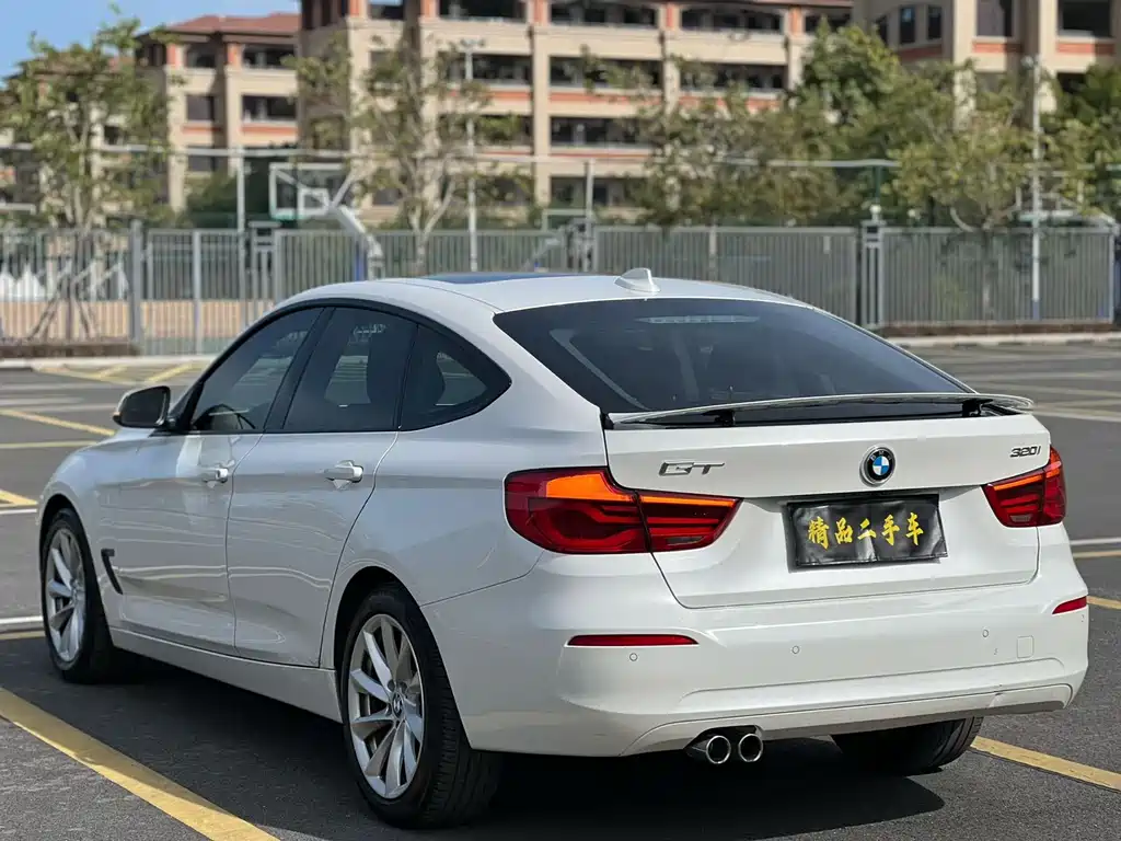 BMW 3 Series GT 320i Fashion Type, фото 14