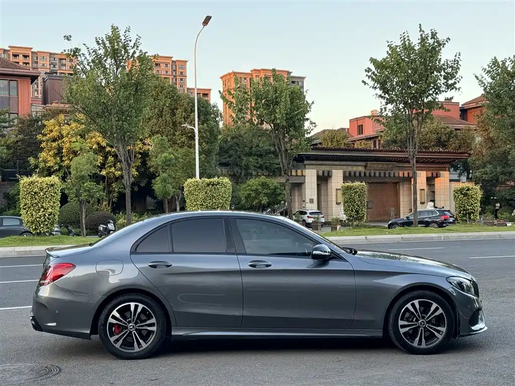 Mercedes-Benz C-Class — миниатюра 13