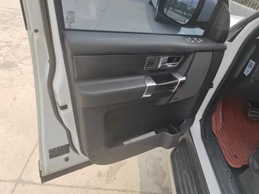 Land Rover Discovery — миниатюра 7