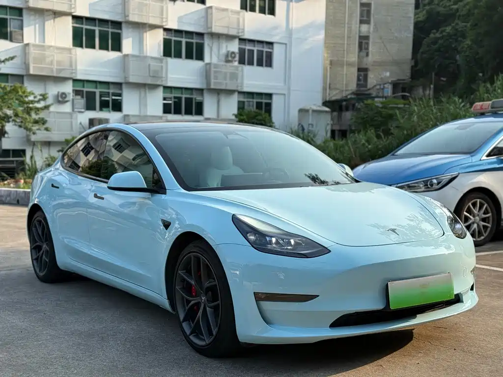Tesla Model 3 — миниатюра 3