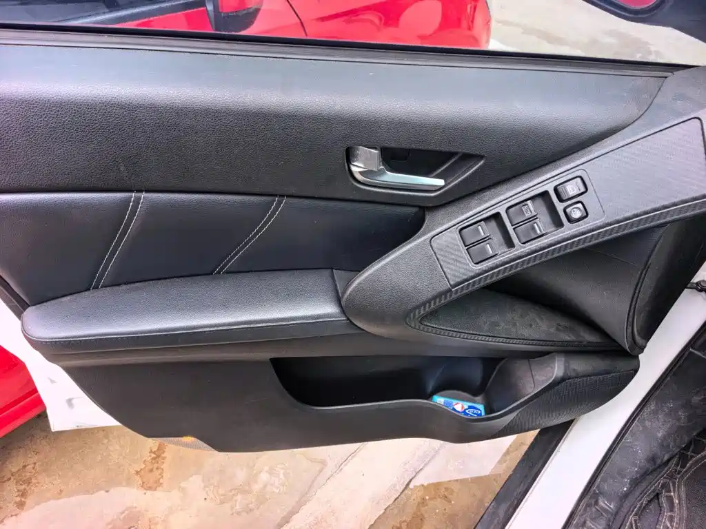 Luxgen U6 — миниатюра 6
