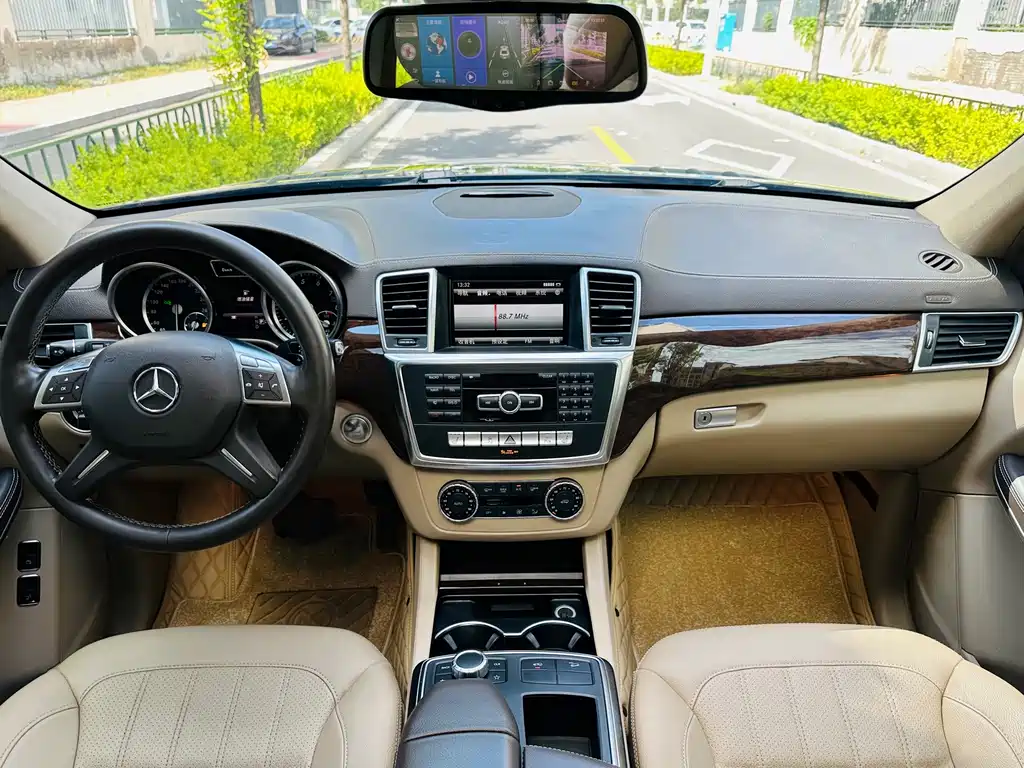 Mercedes-Benz GL-Class — миниатюра 11