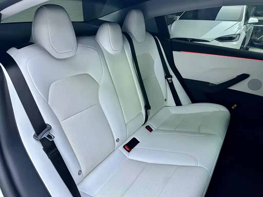 Tesla Model 3 — миниатюра 9
