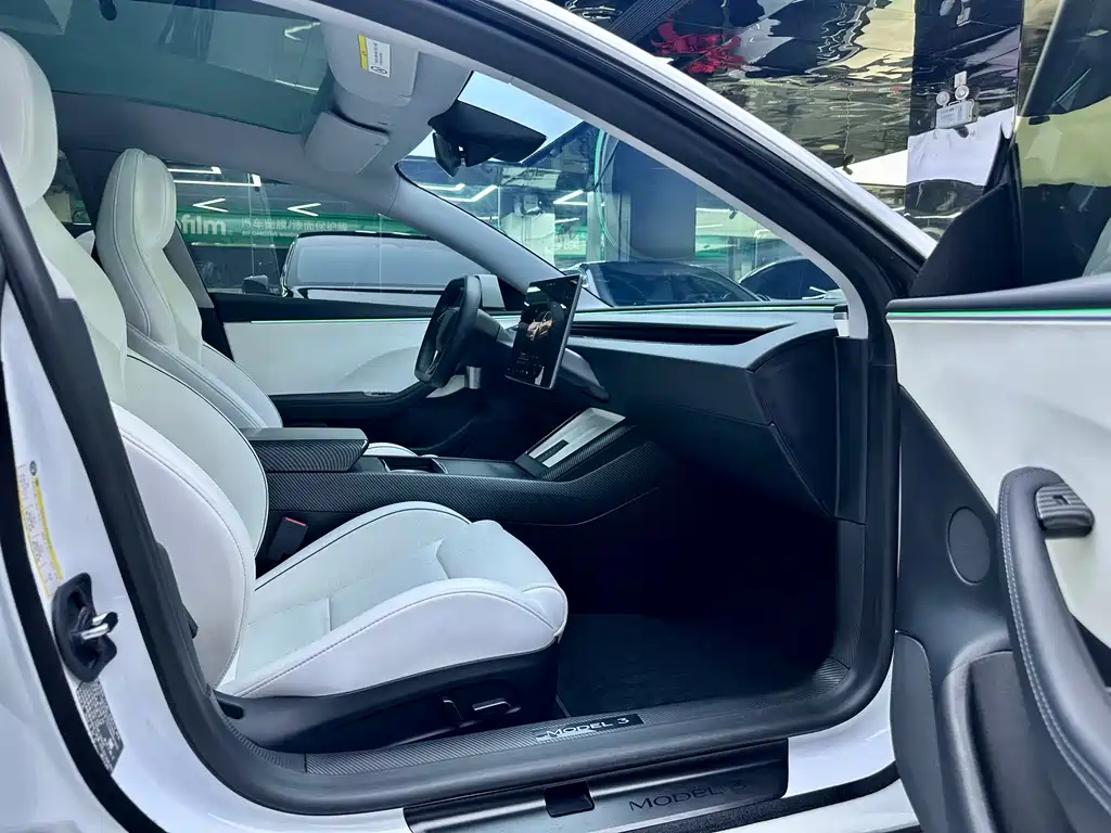 Tesla Model 3 — миниатюра 13
