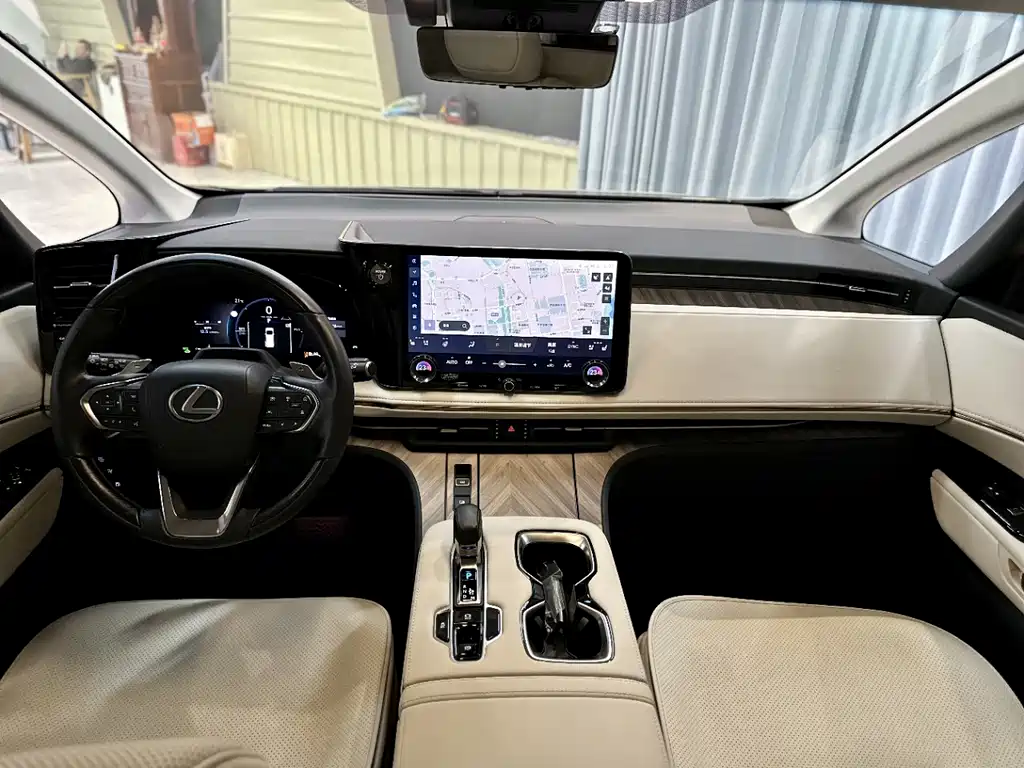 Lexus LM — миниатюра 7