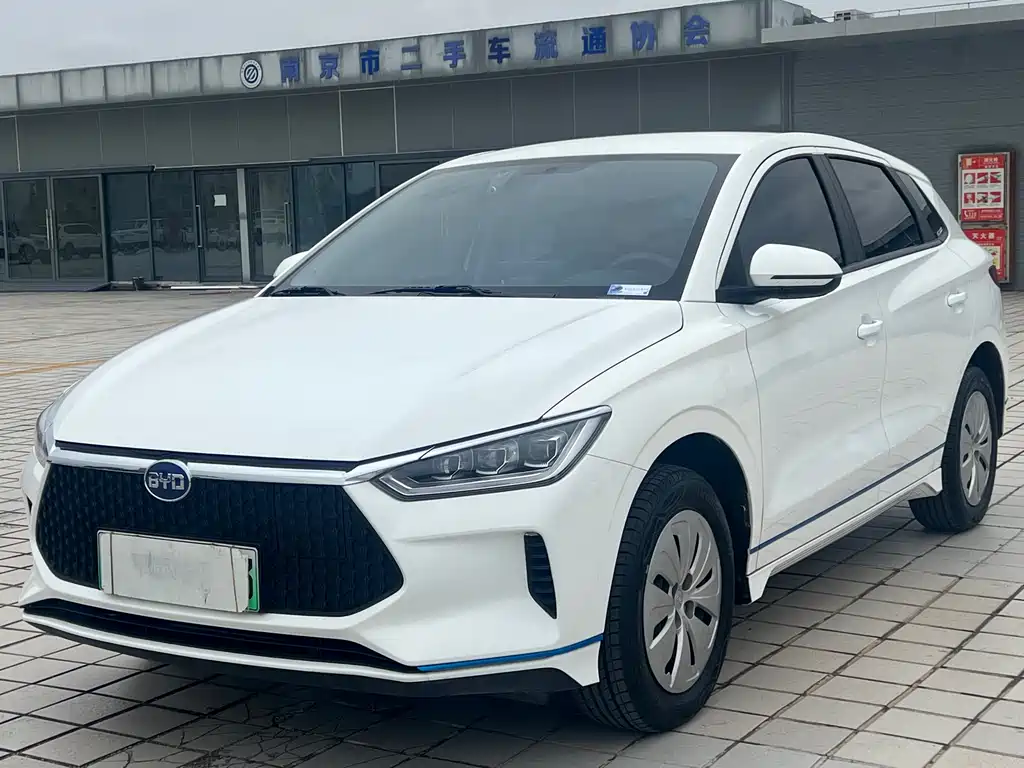BYD E2