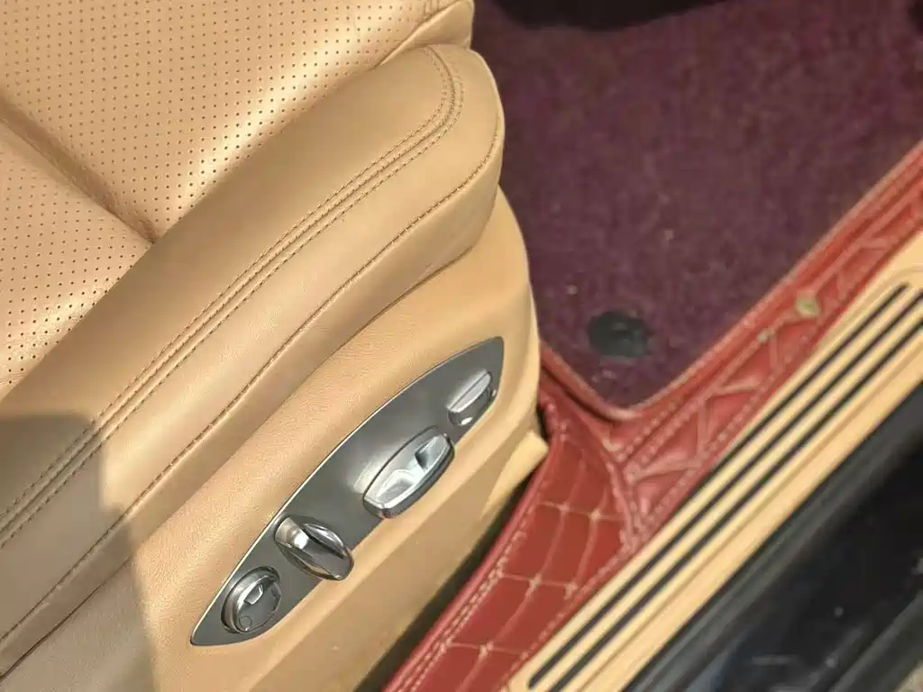 Porsche Cayenne — миниатюра 12