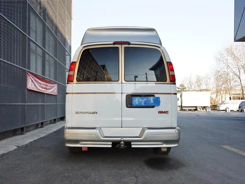 GMC Savana — миниатюра 8