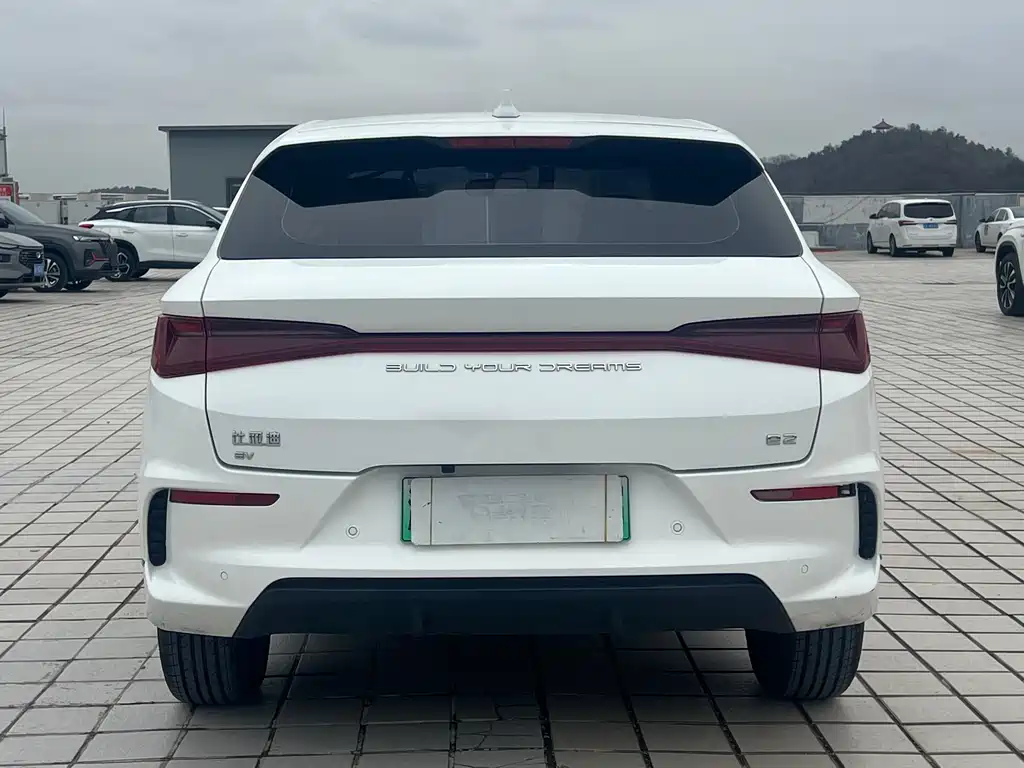 BYD E2