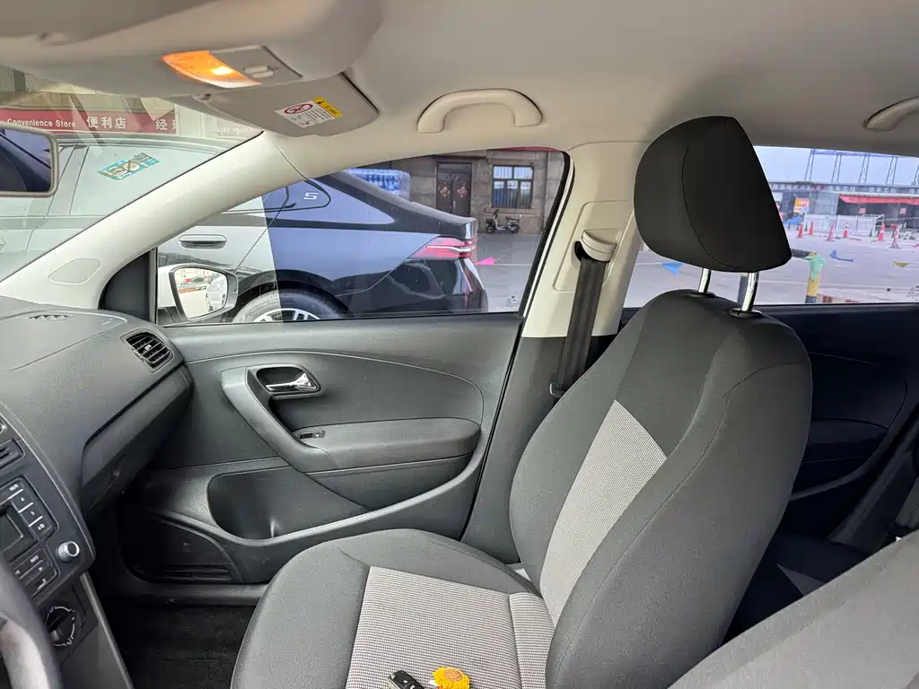 Volkswagen Polo 2018 1.5L AT