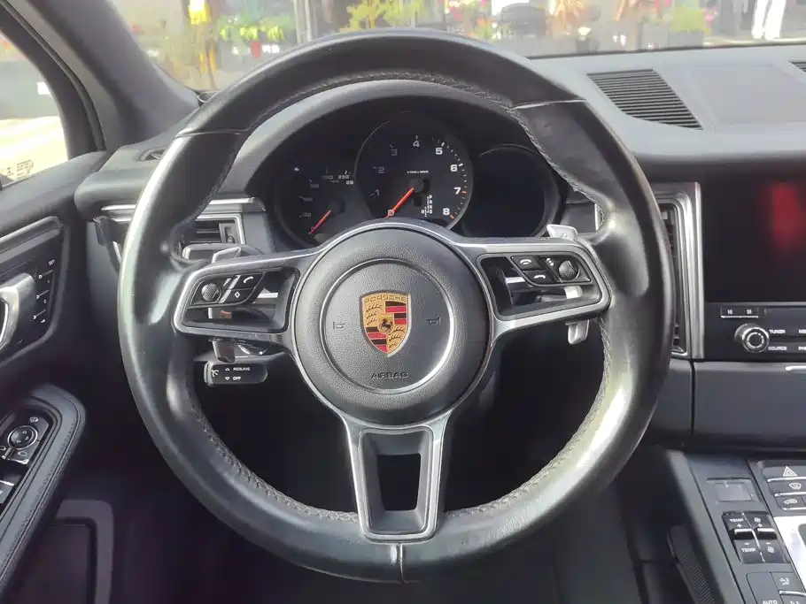 Porsche Macan — миниатюра 15