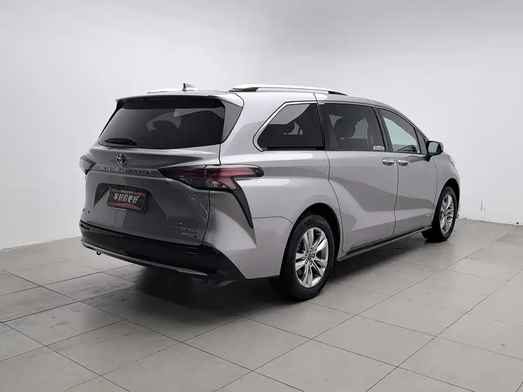 Toyota Sienna — миниатюра 2