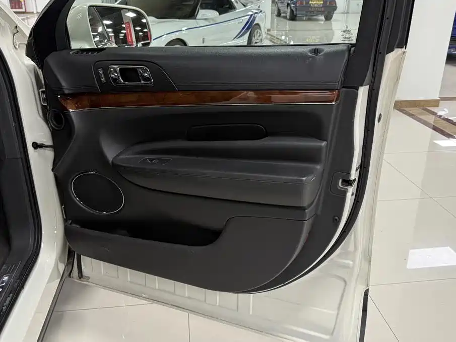 Lincoln MKT — миниатюра 25