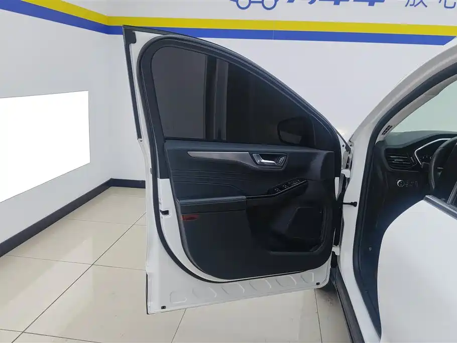 Ford Escape 2023 Белый из Китая