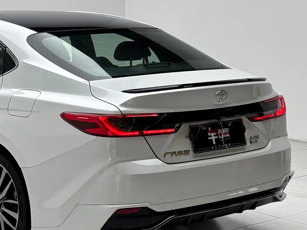 Toyota Camry — миниатюра 12