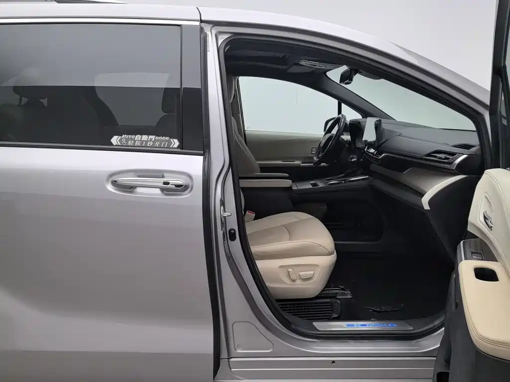 Toyota Sienna — миниатюра 23