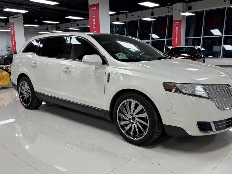 Lincoln MKT — миниатюра 8