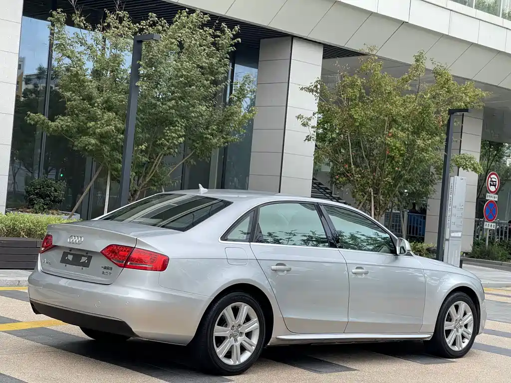 Audi A4L — миниатюра 4